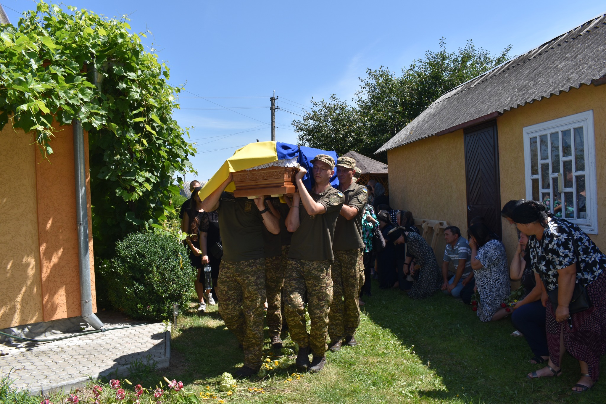 Друге прощання в громаді за день: на Волині в останню путь провели Героя Сергія Зімича
