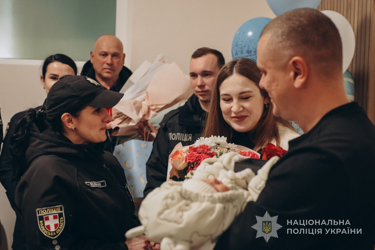 Не сподівався, що побачить сина у перші дні життя: поліцейський з Волині встиг приїхати з передової на народження первістка