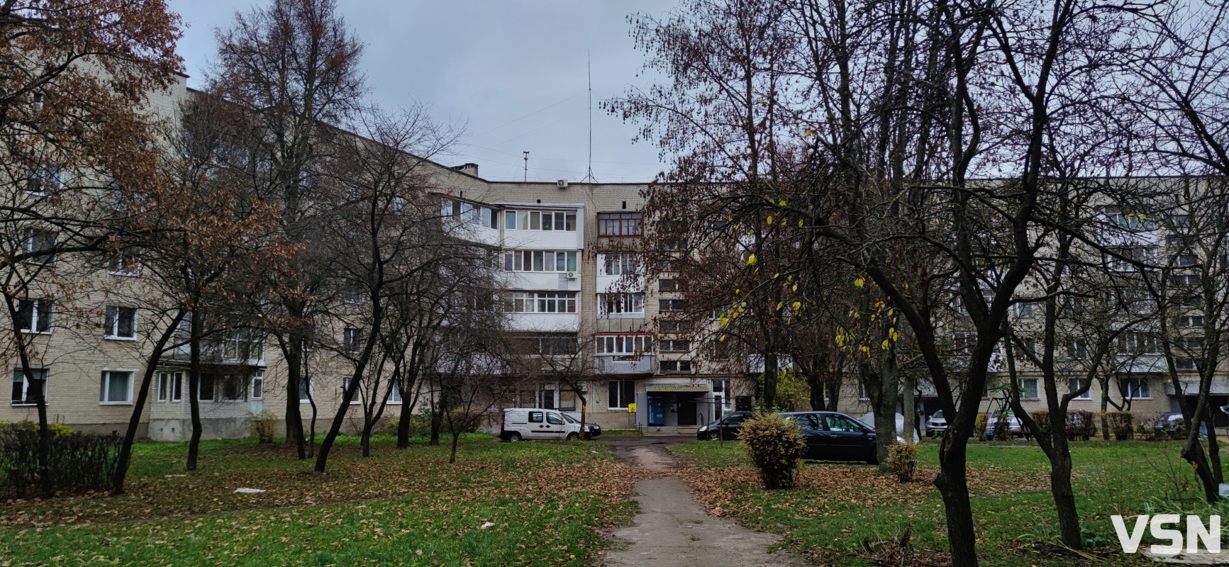 Три кілометри життя: фоторепортаж із найдовшого будинку України в Луцьку