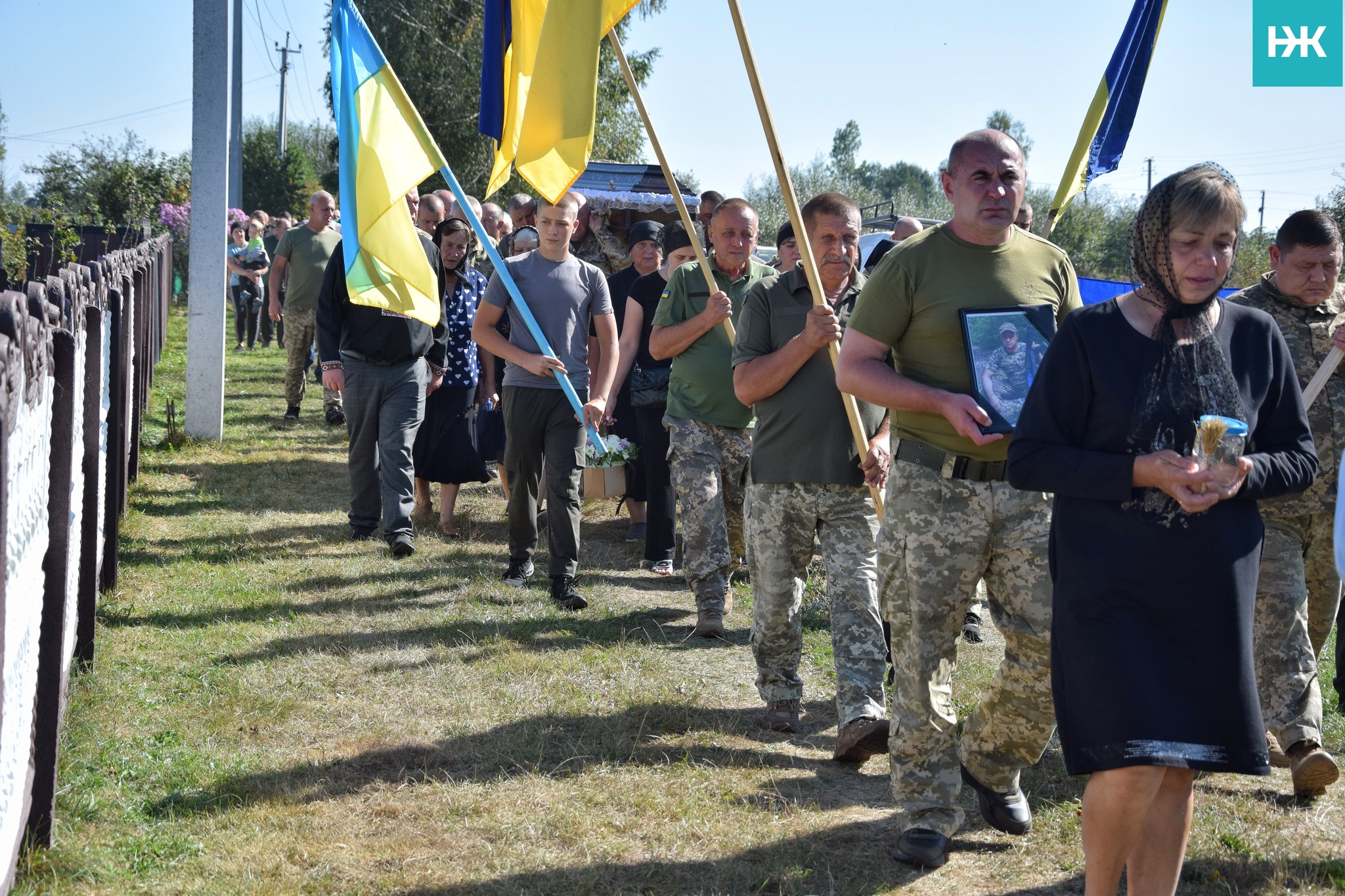 Поховали поряд із могилою його рідного брата-захисника: на Волині попрощались із Героєм Василем Мухою