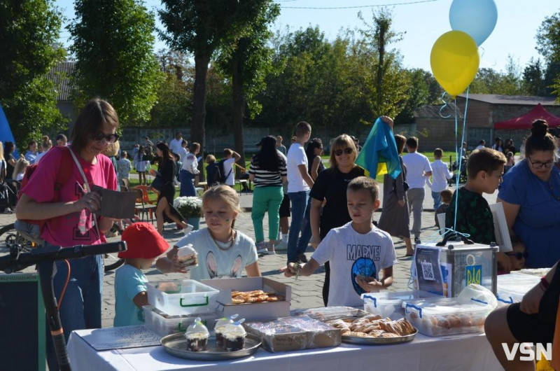 В місті на Волині на благодійному святі зібрали майже 150 тисяч гривень для ЗСУ. Фоторепортаж