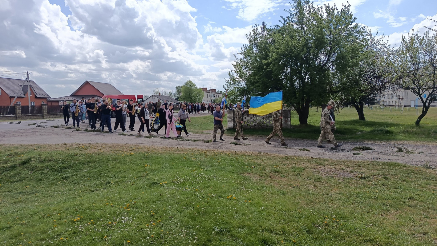 Загинув за день до 46-річчя: на Волині поховали Героя Олександра Басюка