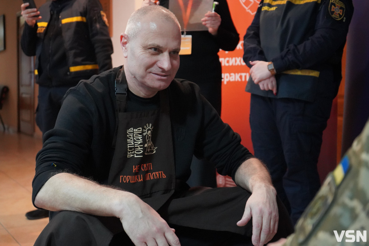 Глина, що лікує: у Луцьку провели сесію терапії для поранених захисників