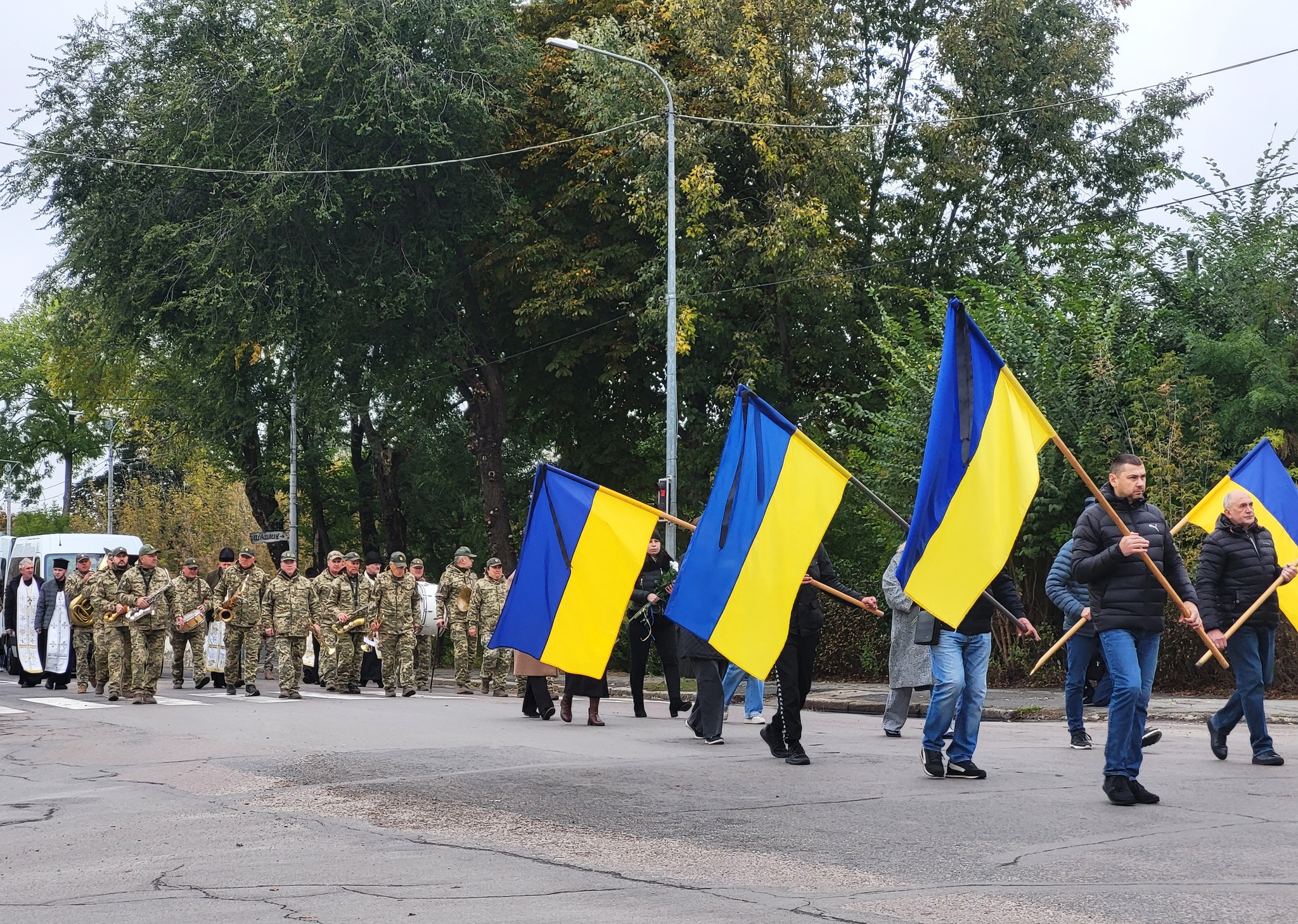 Понад сімнадцять місяців рідні жили в невідомості: на Волині попрощались з Героєм Михайлом Гарбузом