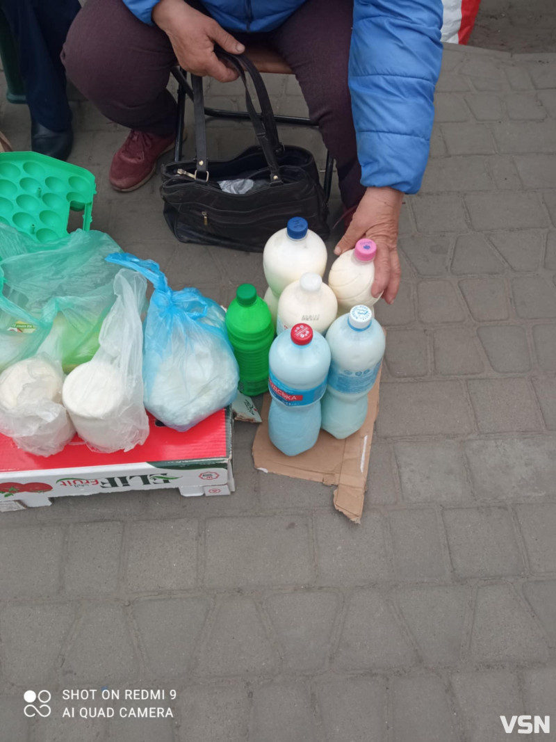 Скільки на Волині коштують домашні молочні продукти на ринку