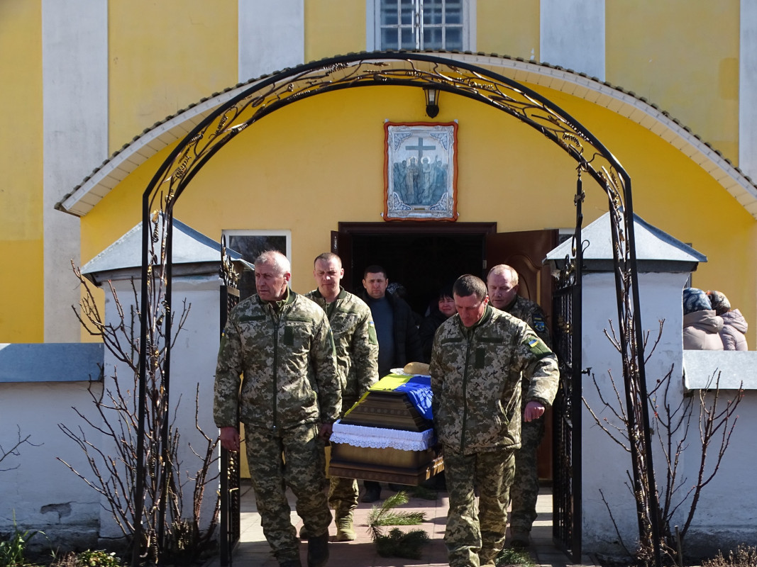 Майже вісім місяців вважався зниклим безвісти: на Волині попрощалися з Героєм Миколою Луцюком