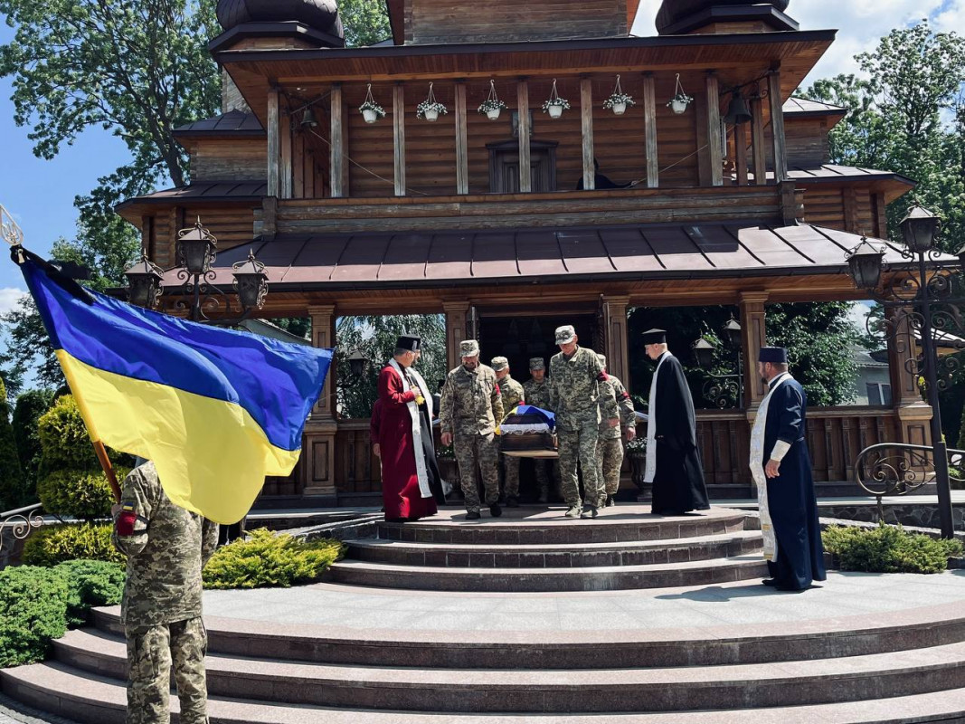 Ніколи воїн не побачить свого онука, який народився після його загибелі: на Волині поховали Героя Вячеслава Пашкова