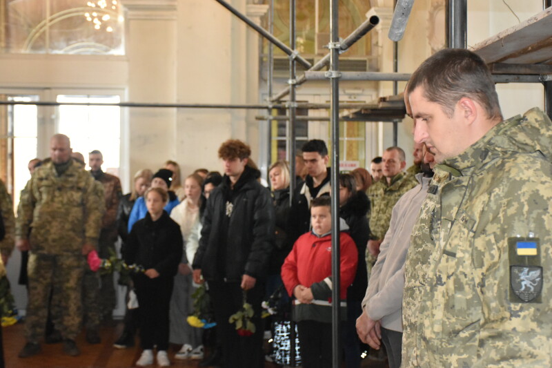 Життя обірвалось під час бойового завдання: у Луцьку попрощалися з Героєм Максимом Баєвим