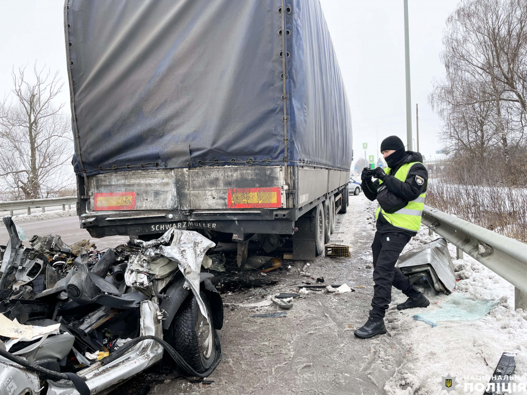 Смертельна ДТП на Рівненщині: у вантажівку волинянина влетіло авто «Дачіа Логан»