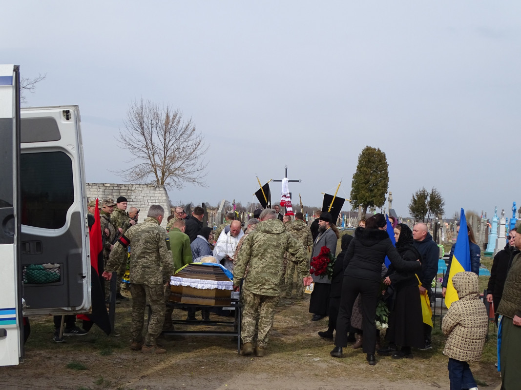 Ворожий дрон обірвав життя: на Волині попрощалися з Героєм Сергієм Панасюком