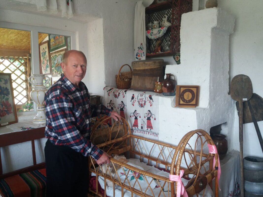 Замість пензля - димар: як художник з Волині став відомим бджолярем і заснував музей