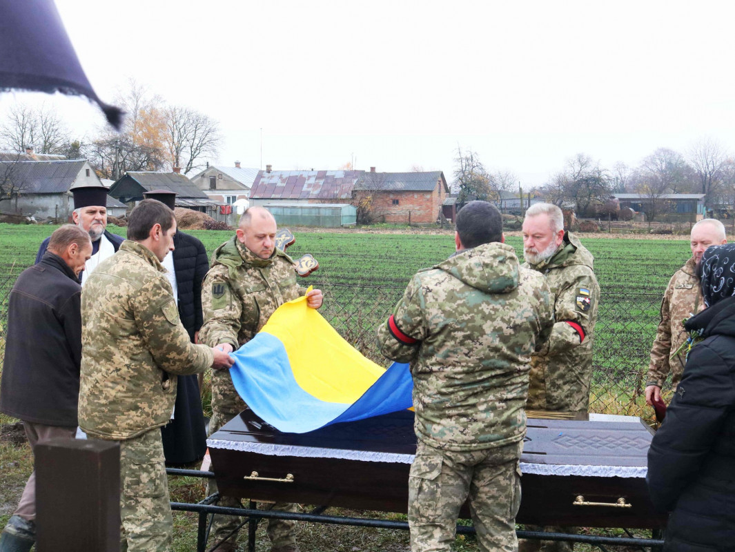 Довгий час вважався зниклим безвісти: на Волині попрощалися з Героєм Валентином Боском
