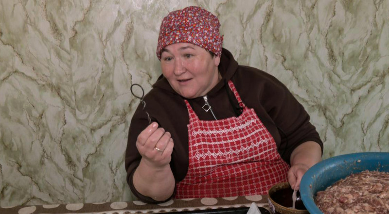 Як приготувати домашню ковбасу на Великдень - господині з Волині поділилися традиційним рецептом