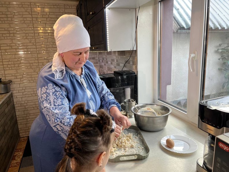 Волинянка поділилася рецептом традиційної каші-затирки