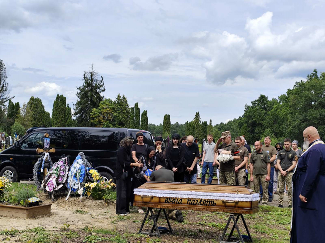 У громаді на Волині в останню путь провели Героя Юрія Шупічука