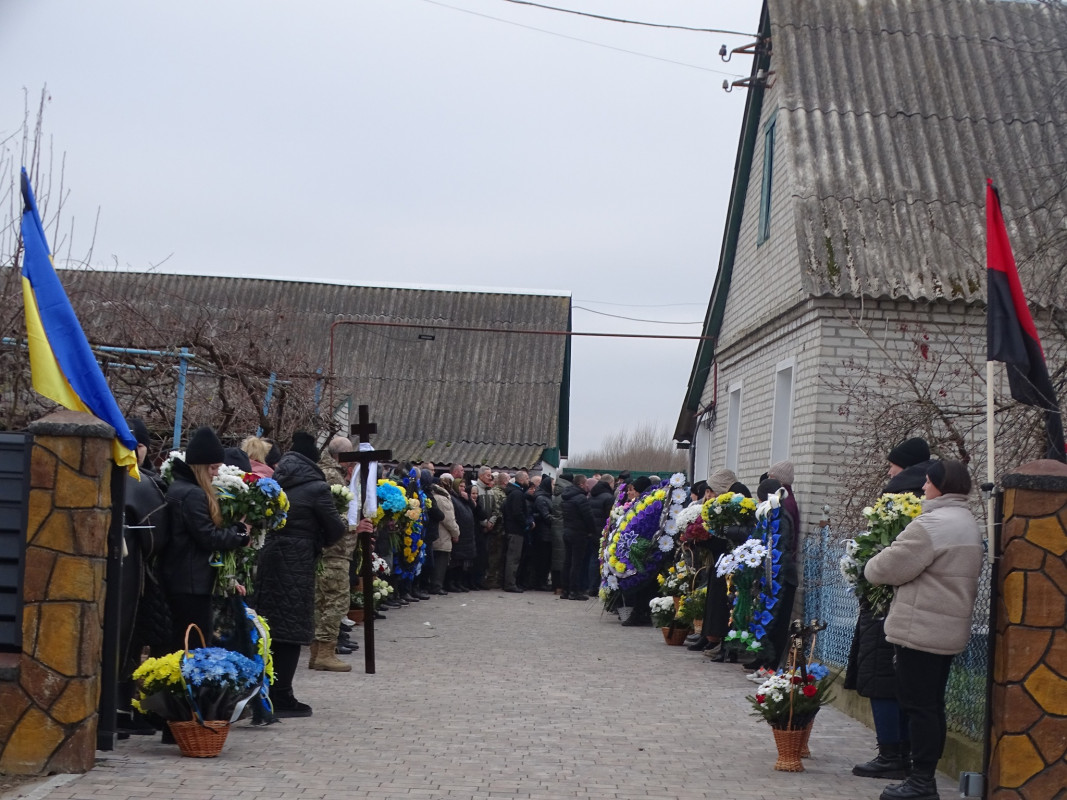 Добровольцем пішов до війська: на Волині попрощалися з Героєм Сергієм Попрійчуком