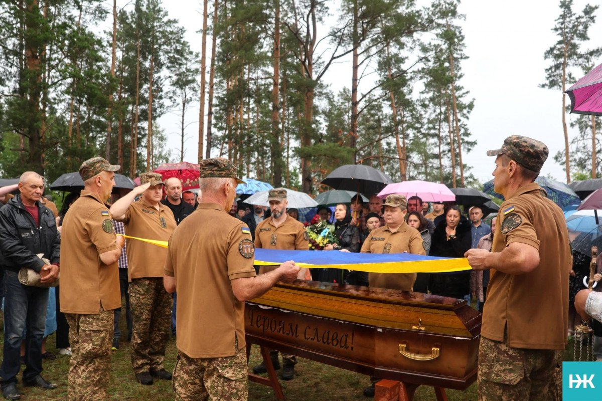 На Волині попрощалися із захисником Сергієм Клапінським, життя якого трагічно обірвала ДТП
