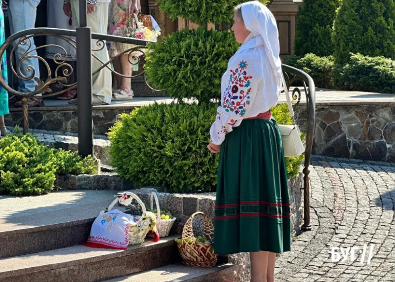 З кошиками до храму: як на Волині відзначають Яблучний Спас