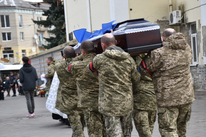 Загинув на Донеччині: у Луцьку попрощалися з Героєм Андрієм Головченком
