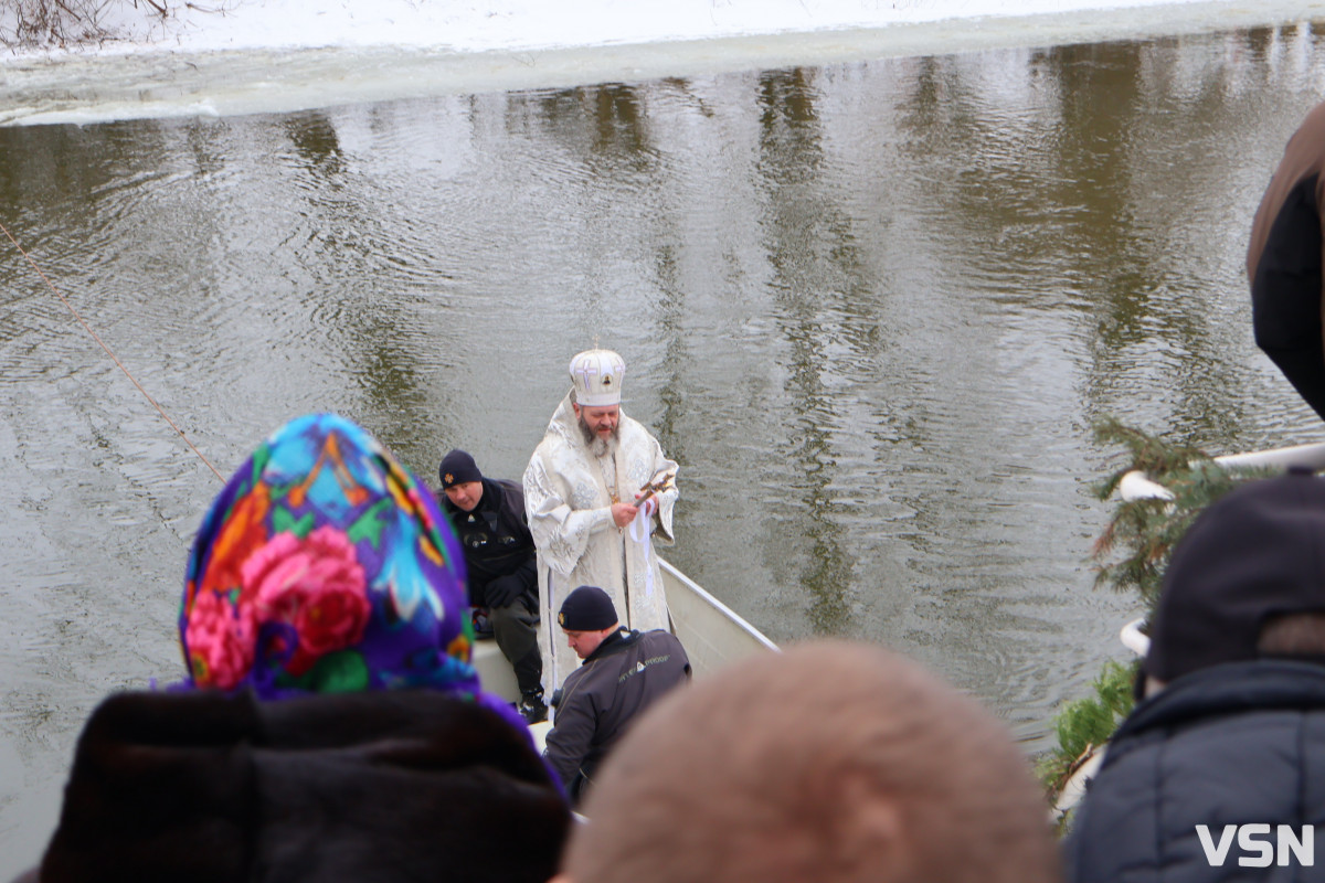 Як у Луцьку освячували воду на річці Стир. Фоторепортаж