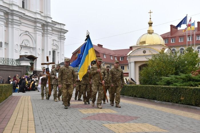 У Луцьку провели в останню путь Вадима Глобу та Миколу Язиніна, які загинули на Донеччині