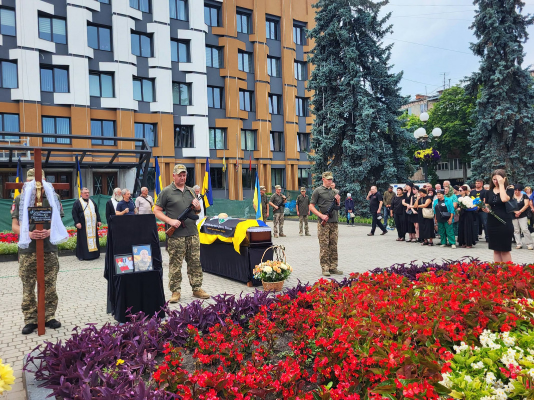 Життя обірвала війна за кілька місяців до 50-річчя: на Волині попрощалися із Героєм Віталієм Мартинюком
