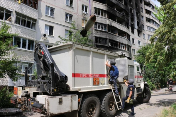 У Харкові з даху будинку зняли російську бомбу на 300 кг вибухівки