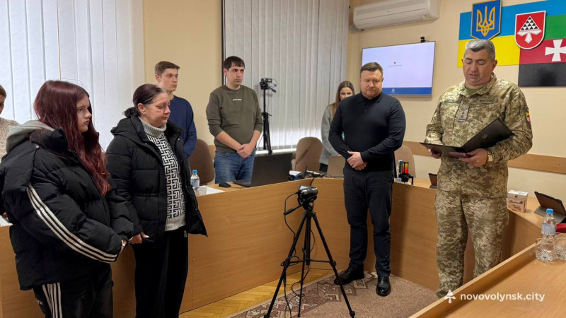 У Нововолинську вручили посмертну нагороду родині Героя Михайла Новікова
