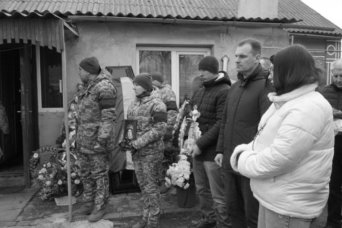 Був єдиним сином у батьків, не встиг створити своєї сім’ї: на Волині поховали Героя Сергія Воробчука