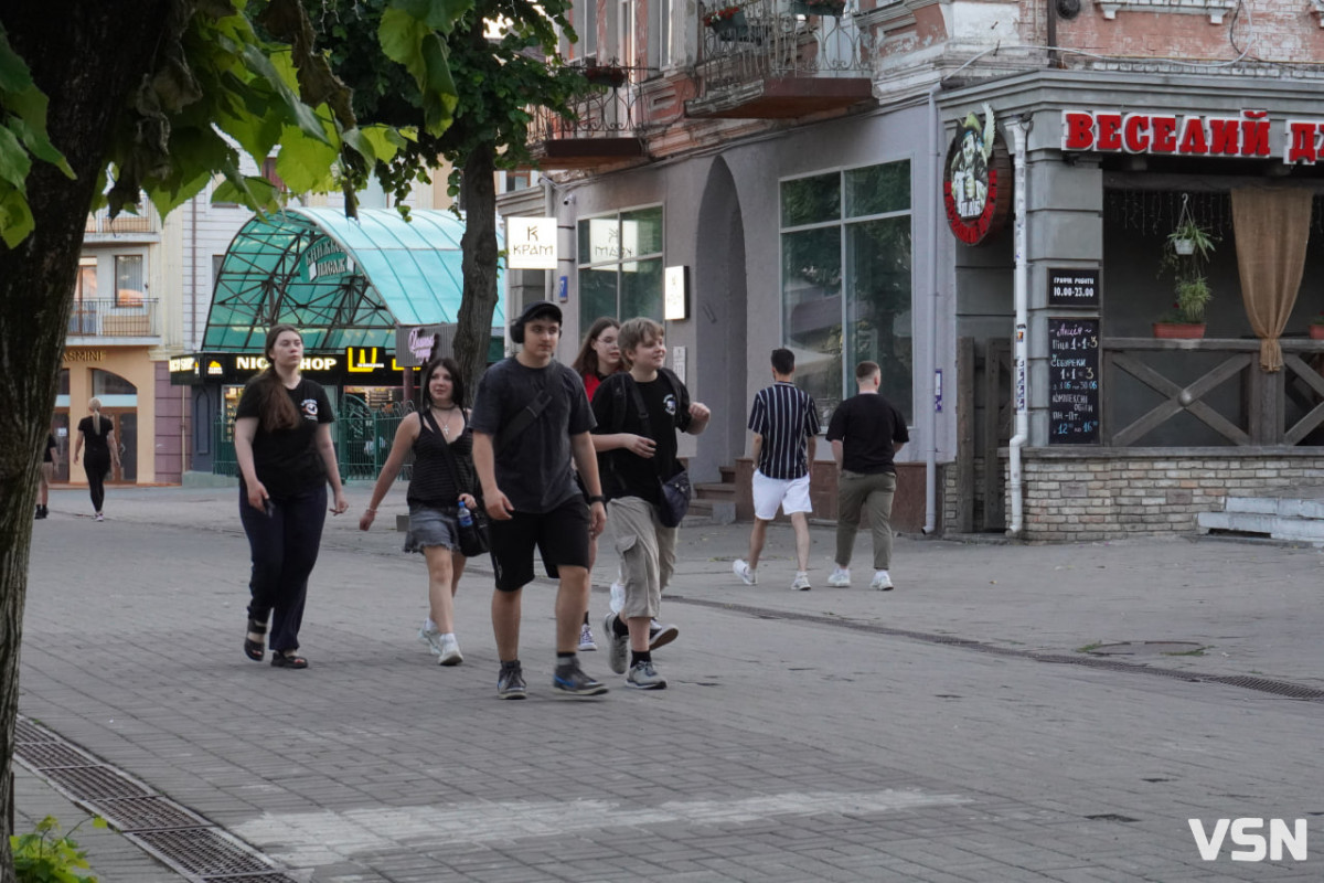 Вечірній Луцьк у променях сонця: кадри, які передають настрій літа. Фоторепортаж