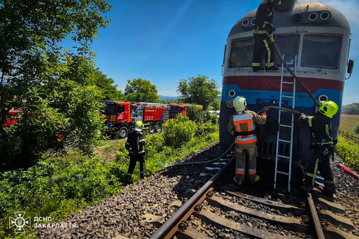 Під час руху загорівся дизель-поїзд: пасажирів терміново евакуювали