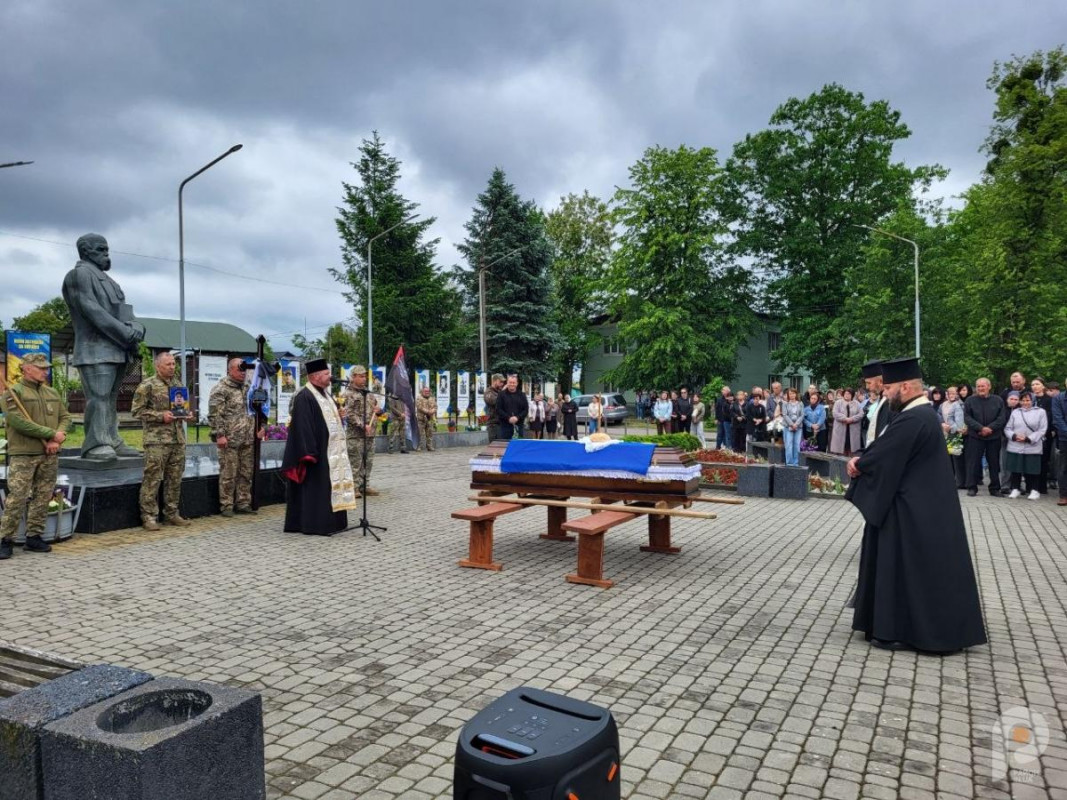 Понад два роки вважався зниклим безвісти: у громаді на Волині попрощалися з Героєм Олександром Барилюком
