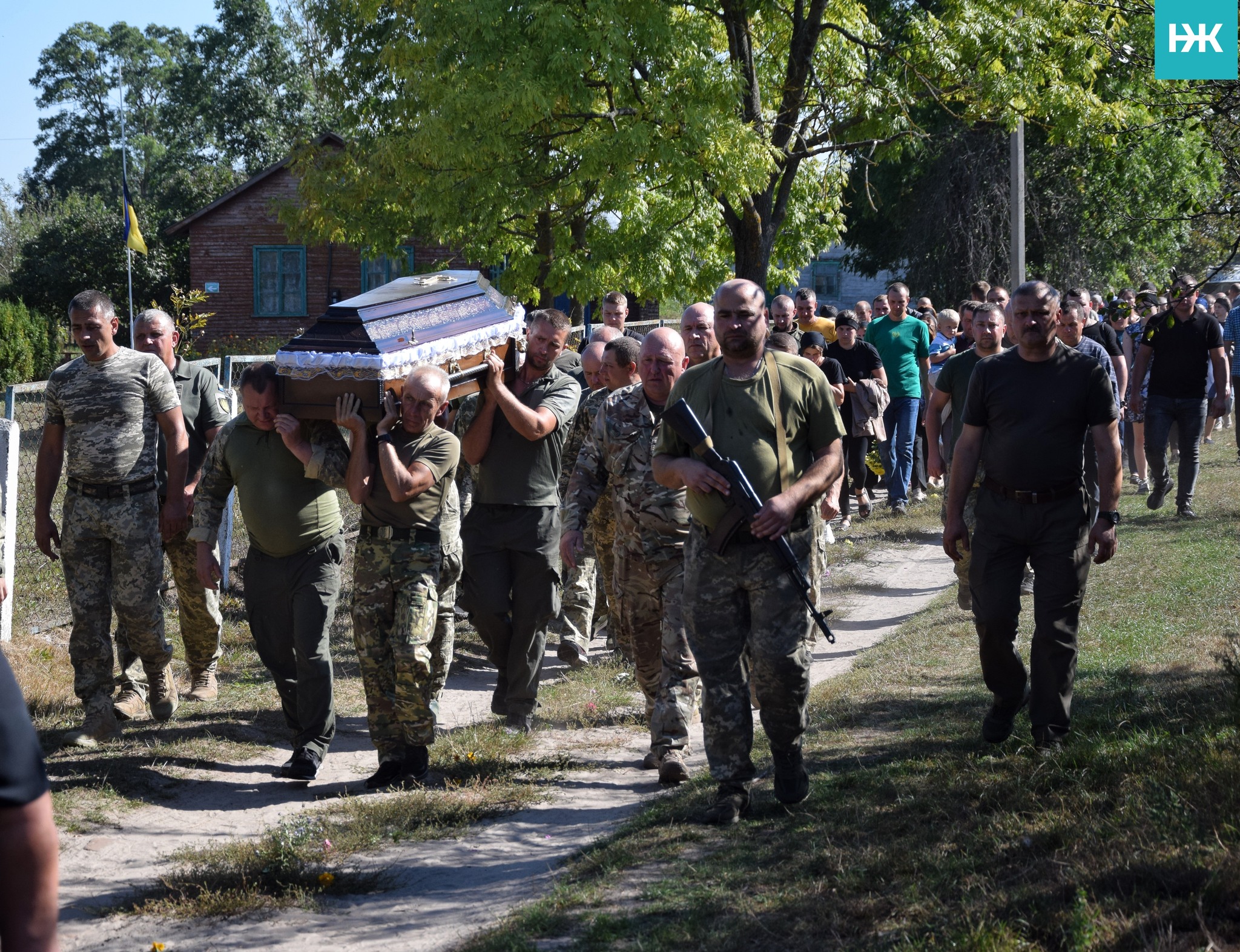 Поховали поряд із могилою його рідного брата-захисника: на Волині попрощались із Героєм Василем Мухою