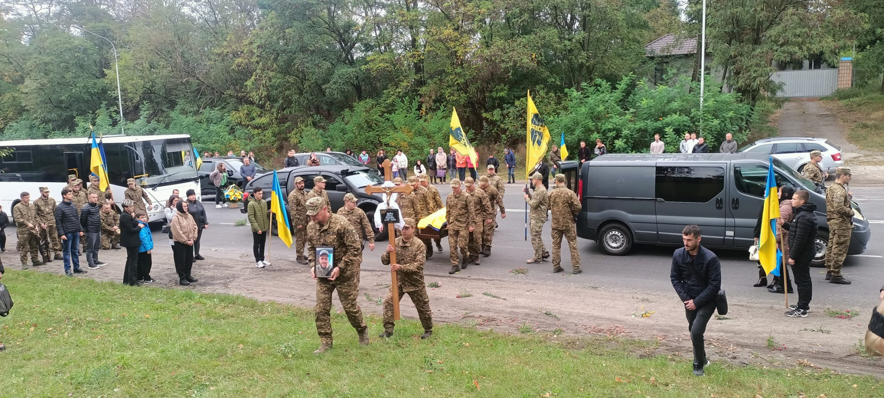 Майже тиждень у родини жевріла надія, та не судилося: на Волині останню земну шану віддали 30-річному Герою Леоніду Щебету