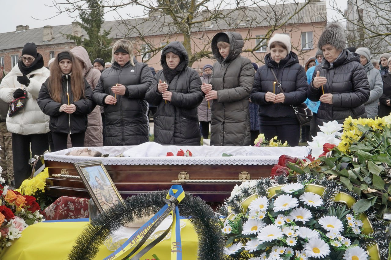 Двоє дітей втратили батька: на Волині попрощалися з Героєм Олександром Кідрою