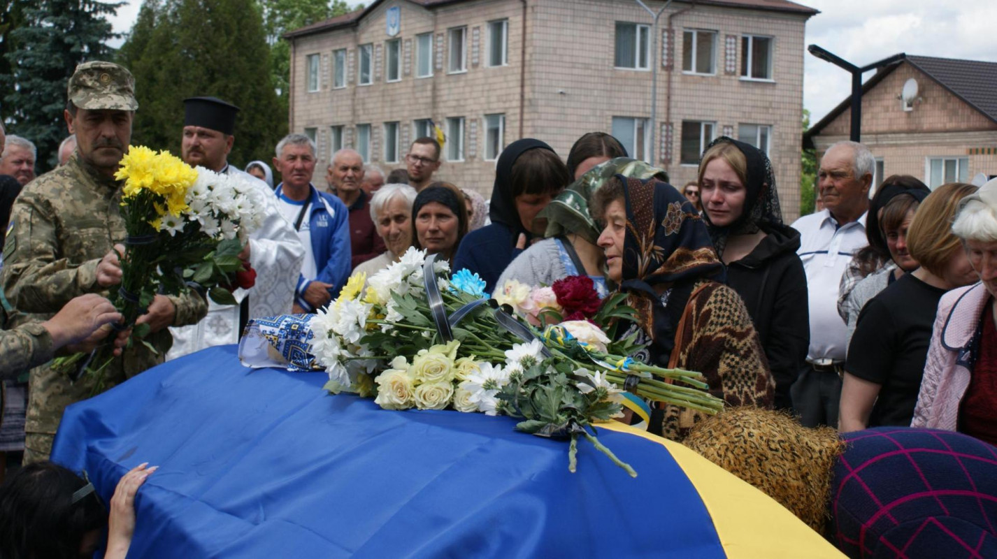 Назавжди 29: на Волині провели в останню дорогу захисника Анатолія Радчука