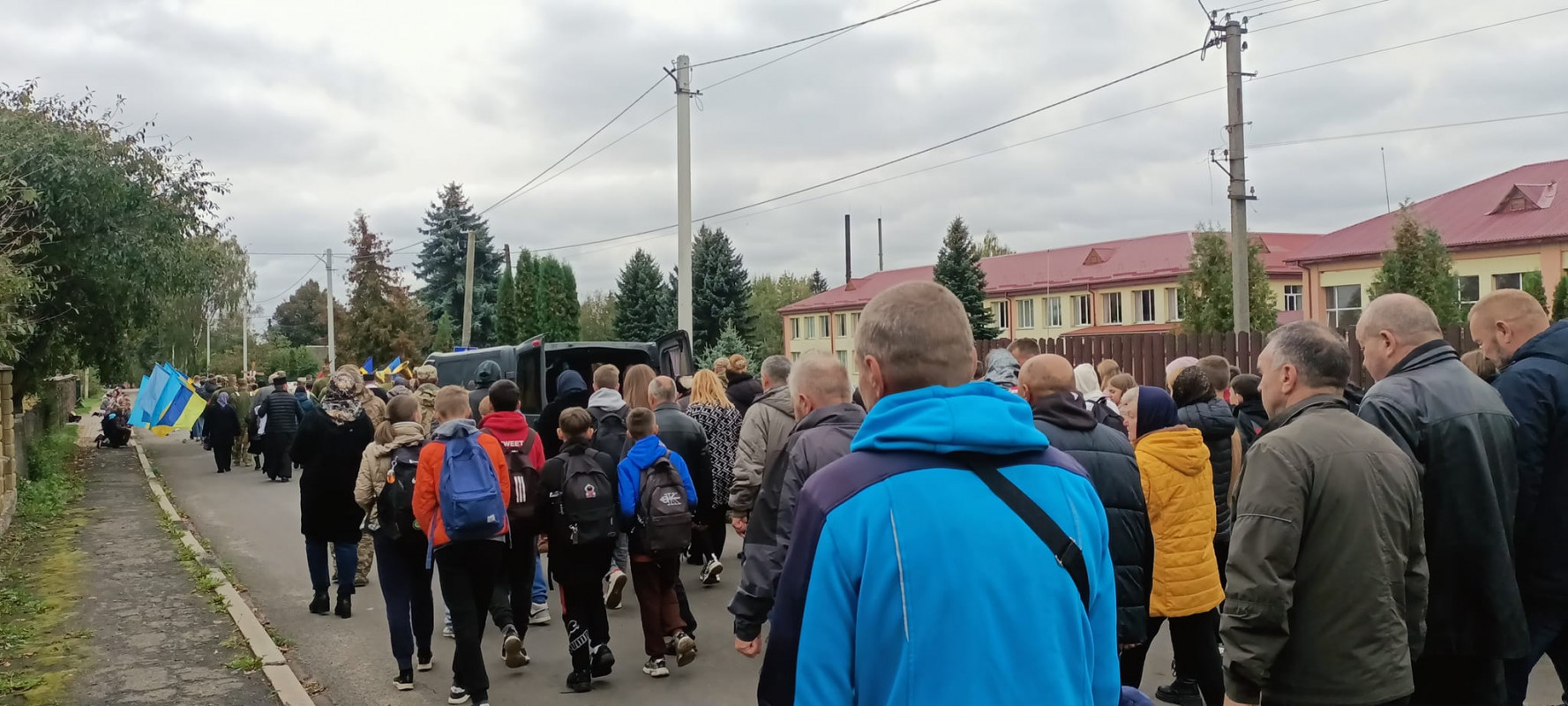 Лишилися дружина, три дочки та два сини: на Волині попрощались із Героєм Сергієм Климчуком