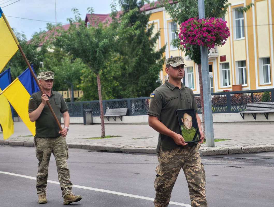 Серце не витримало жахів війни: на Волині попрощались з молодим Героєм Русланом Мазуриком