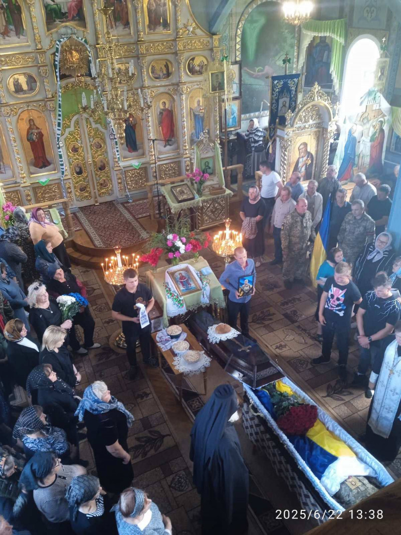 Пройшов війну, але не зміг подолати її наслідки: на Волині попрощалися з ветераном Олександром Величком