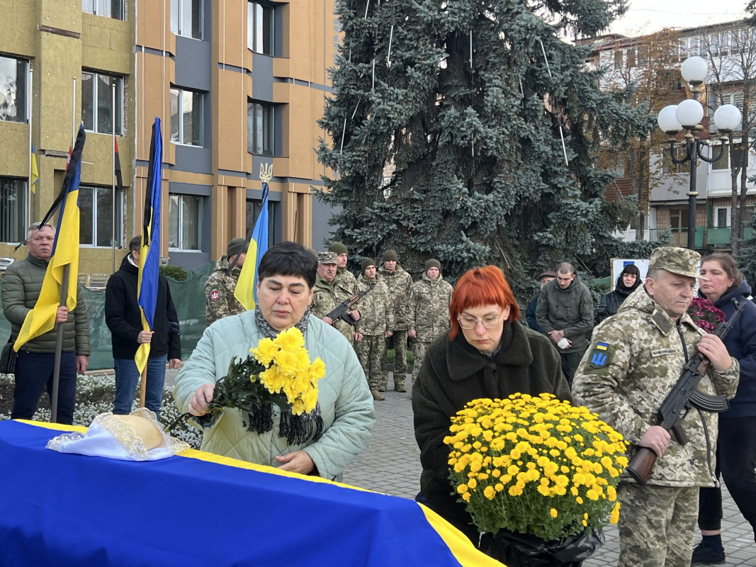 Понад рік вважався зниклим безвісти: на Волині попрощались з Героєм Романом Яковлевим