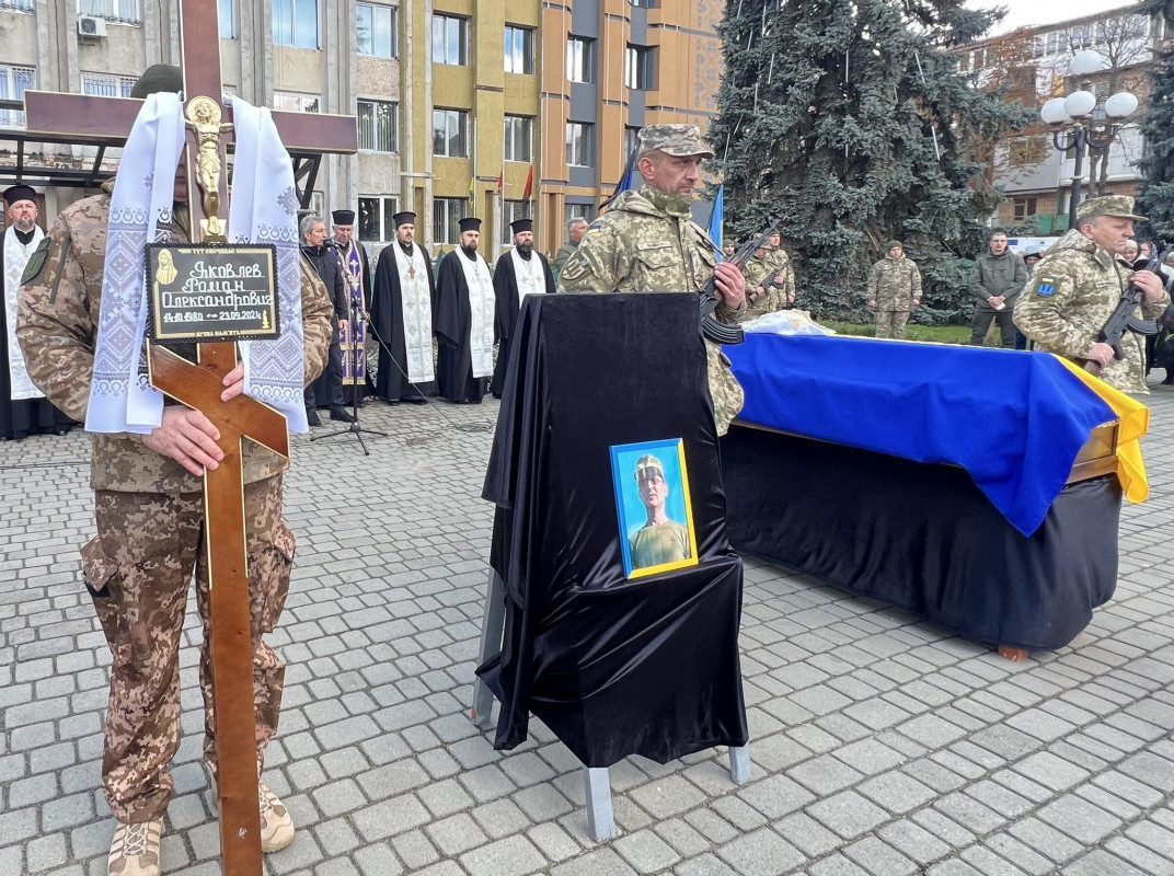 Понад рік вважався зниклим безвісти: на Волині попрощались з Героєм Романом Яковлевим