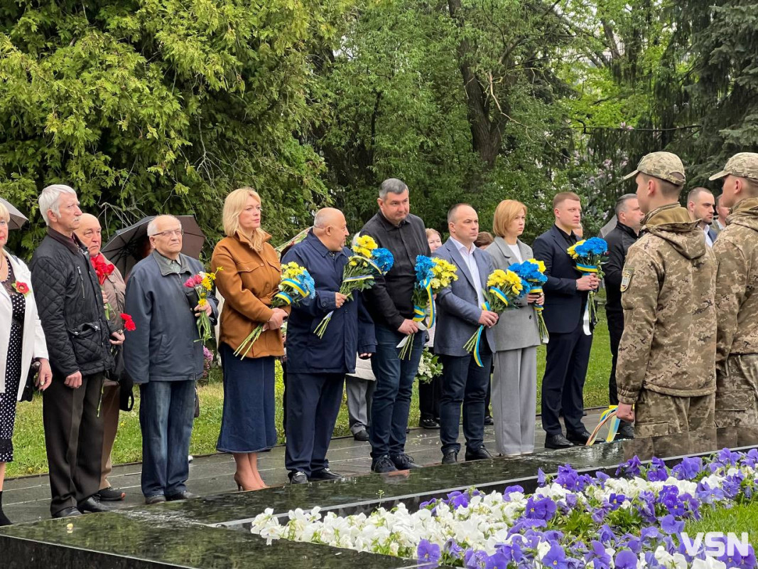 «Згадуємо невинно убієнних червоною і коричневою чумою українців»: у Луцьку вшанували пам’ять загиблих у Другій світовій війні