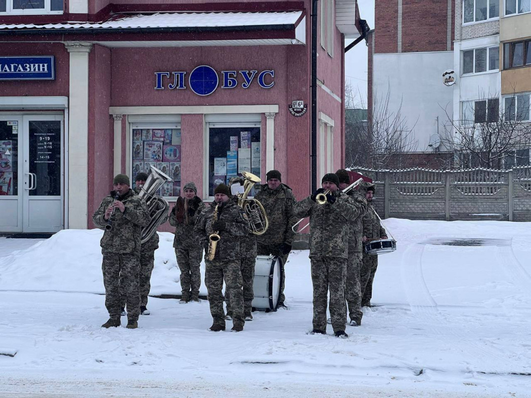 Віддав життя за Україну: волиняни провели в останню путь Героя Василя Солодуху