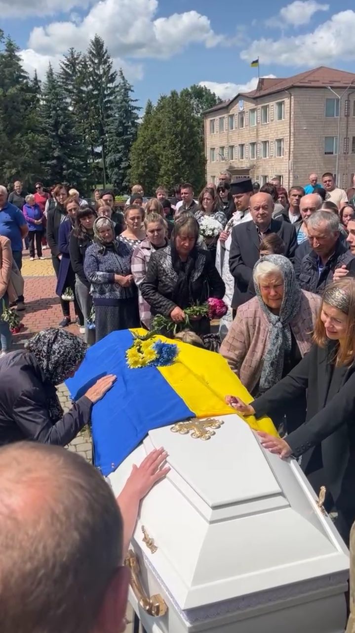 Навіки лише 22: у Луцький район «на щиті» повернувся загиблий Герой Роман Карпюк