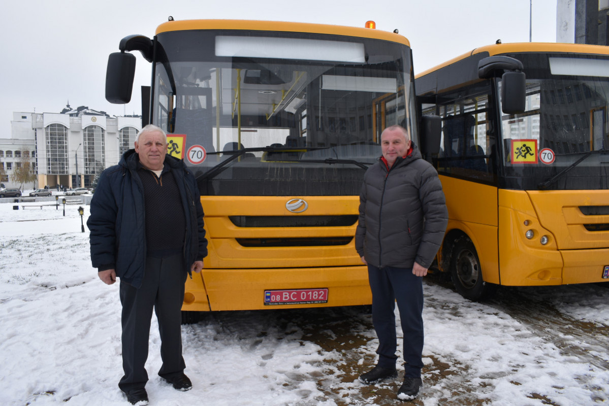 Три громади Волині отримали шкільні автобуси