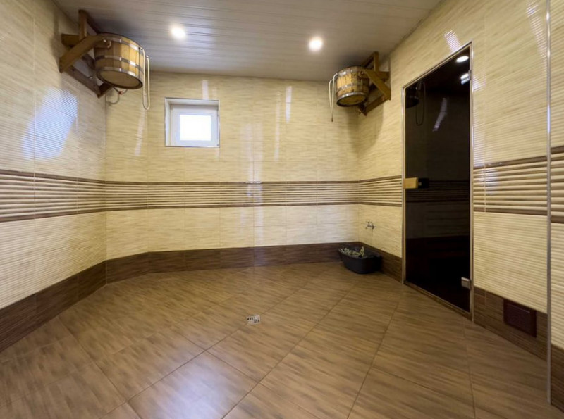 Біля озера Світязь продають курортний готель за 7 мільйонів