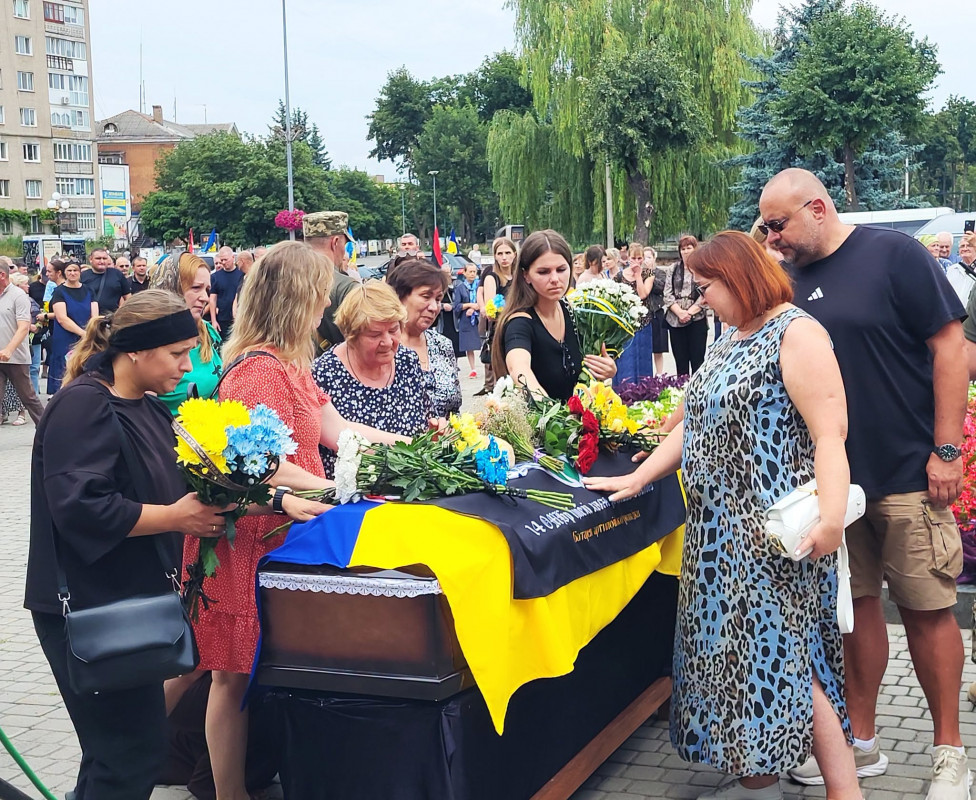 Життя обірвала війна за кілька місяців до 50-річчя: на Волині попрощалися із Героєм Віталієм Мартинюком
