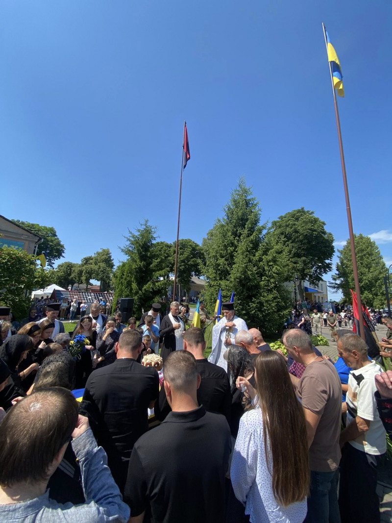 Більше року вважався зниклим безвісти: на Волині попрощались із 27-річним Героєм Костянтином Смірновим