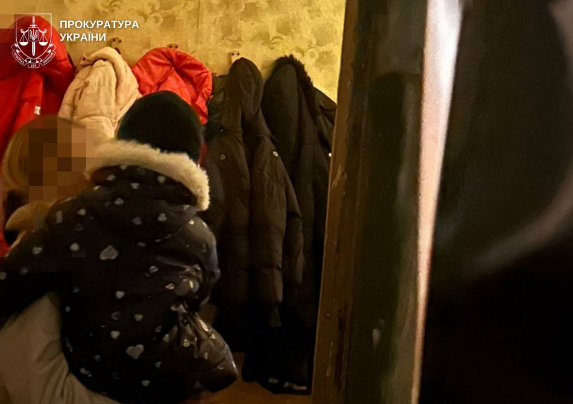 У Луцьку багатодітну матір підозрюють у сексуальній експлуатації трирічної доньки