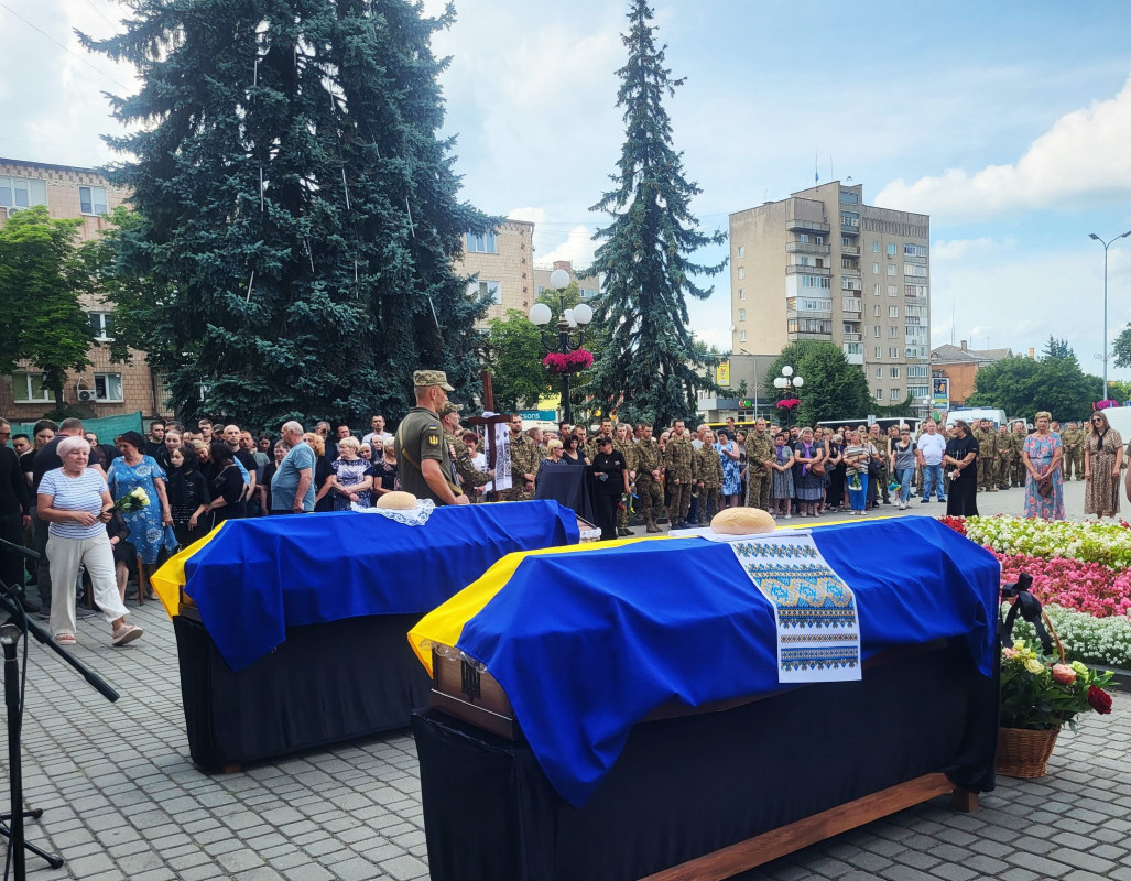 Сини продовжують боротьбу на фронті: на Волині попрощалися з Героями Юрієм Любашовим та Олександром Дубуком